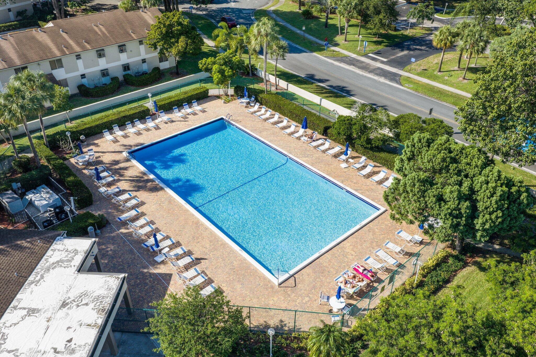 LA BONNE VIE AT PALM-AIRE - Residential