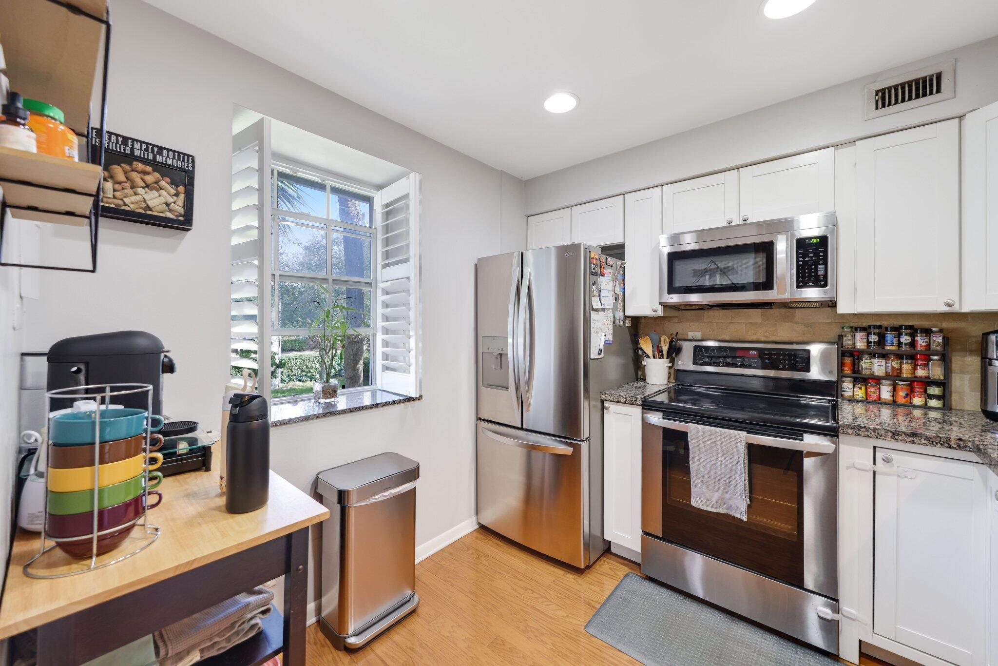 LA BONNE VIE AT PALM-AIRE - Residential