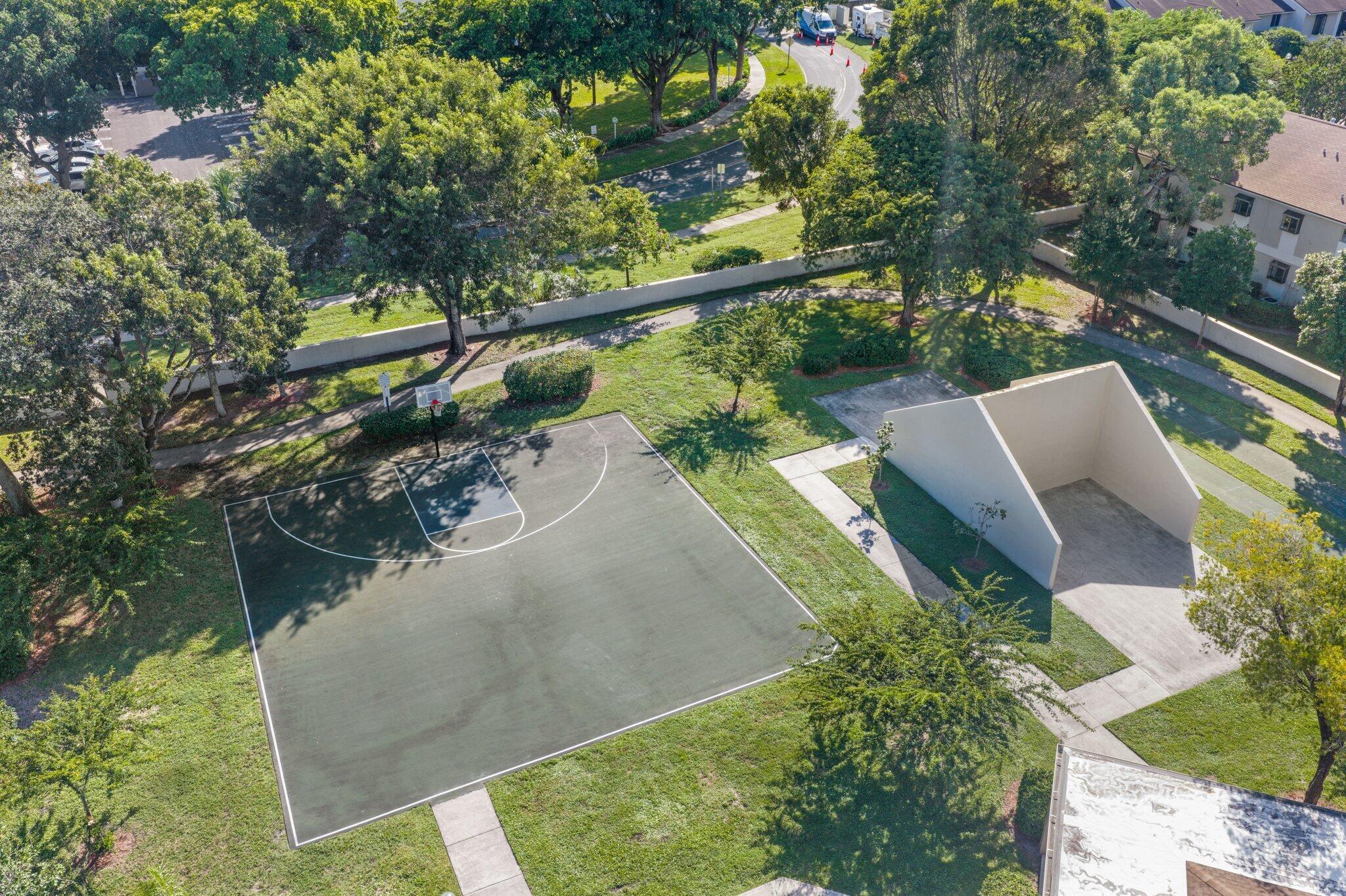 LA BONNE VIE AT PALM-AIRE - Residential