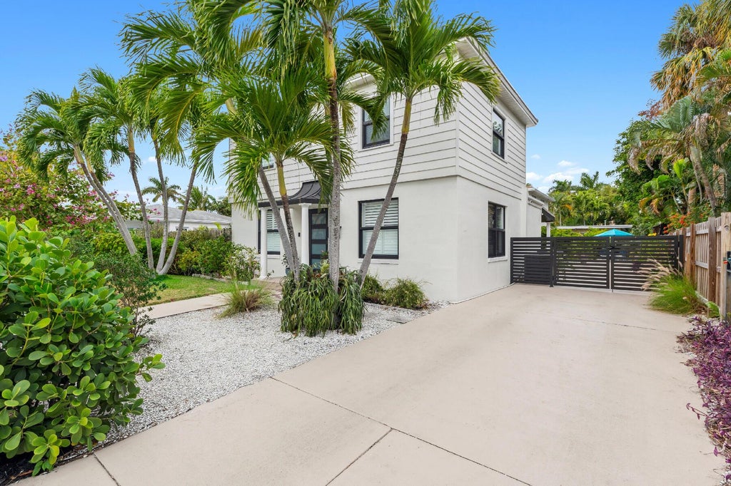 Photo of 137 Greymon Drive, West Palm Beach, FL 33405 (MLS # R11054134)