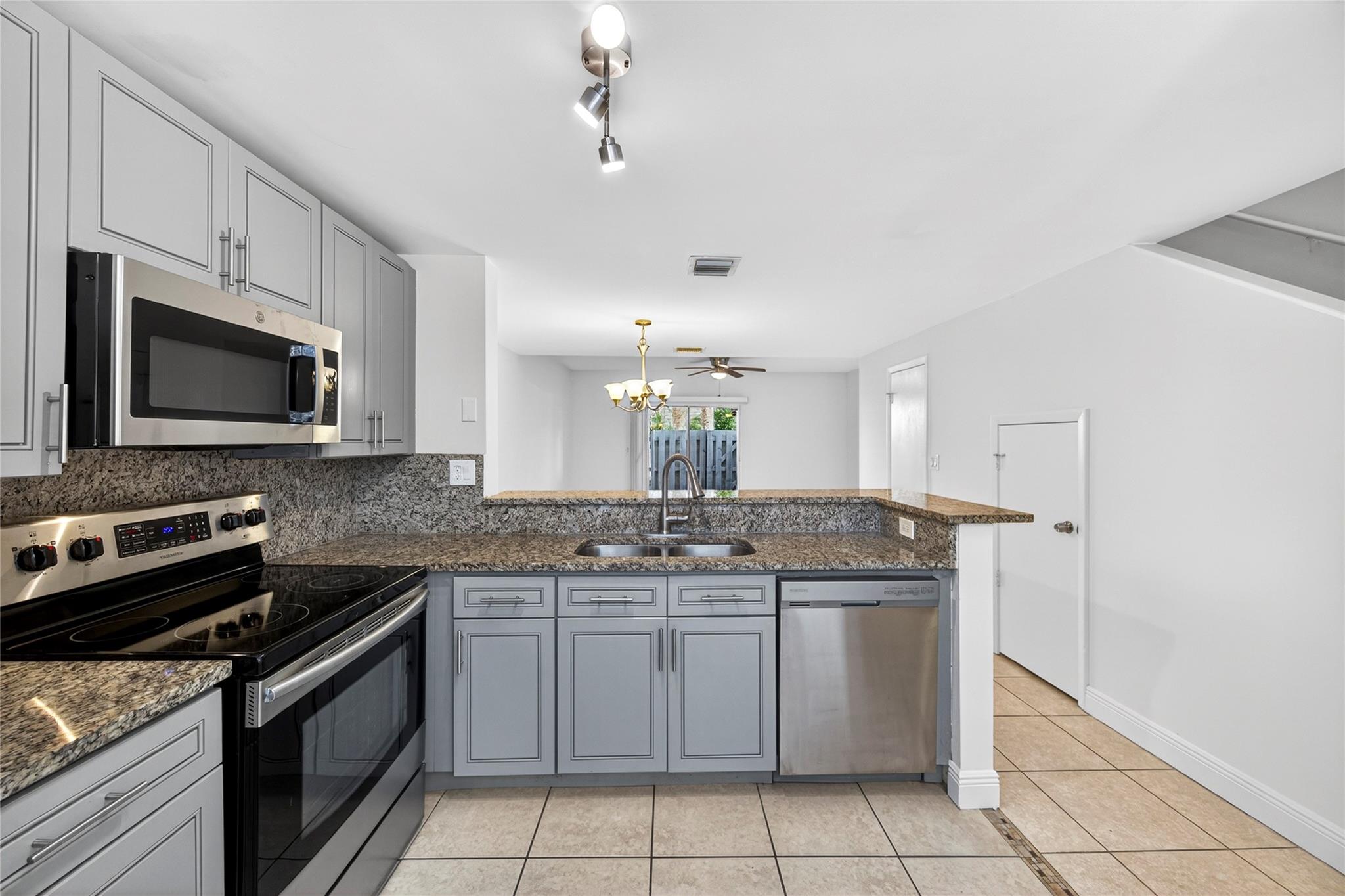 EDGEWATER TOWNHOMES - Residential