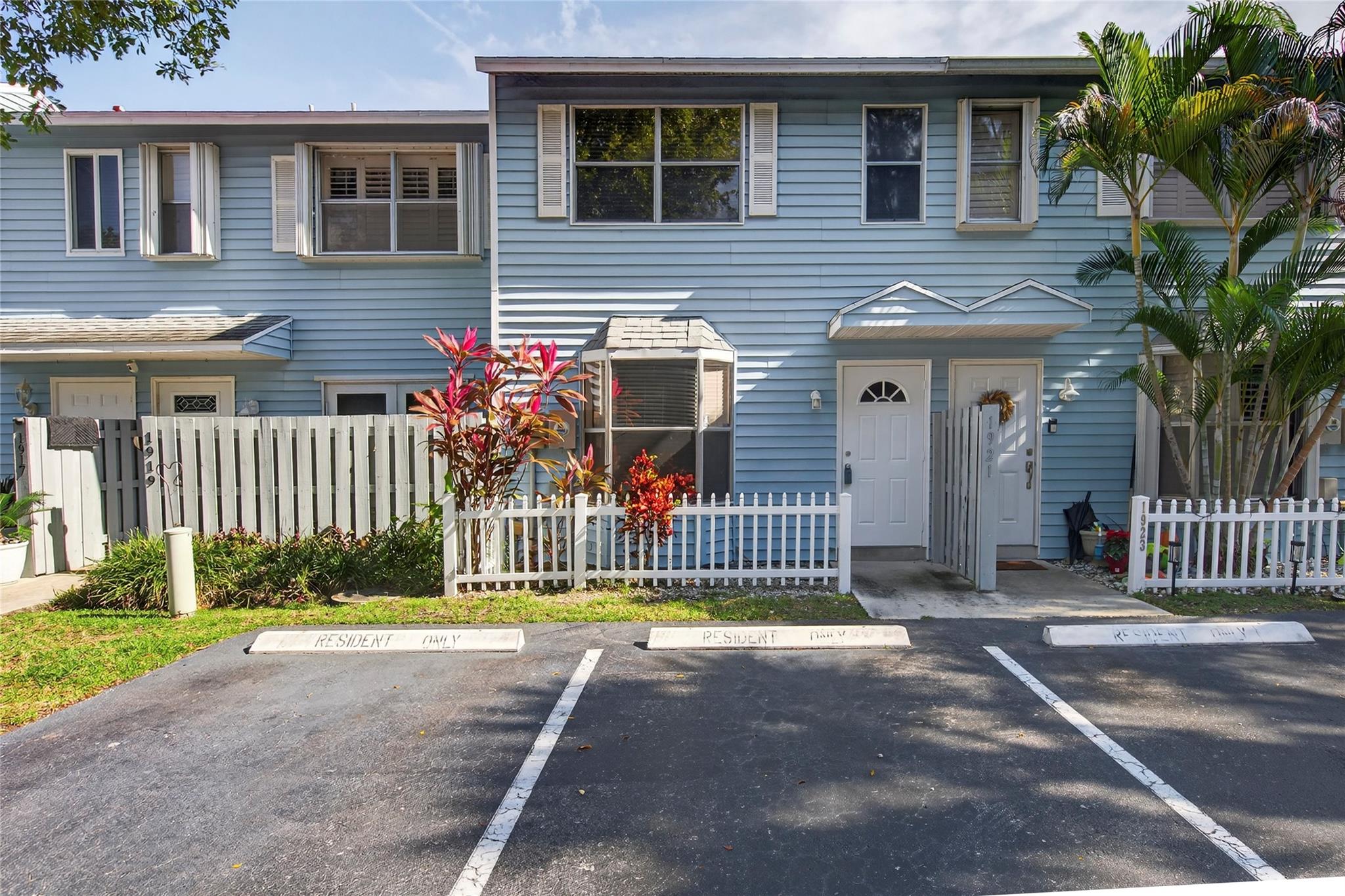 EDGEWATER TOWNHOMES - Residential