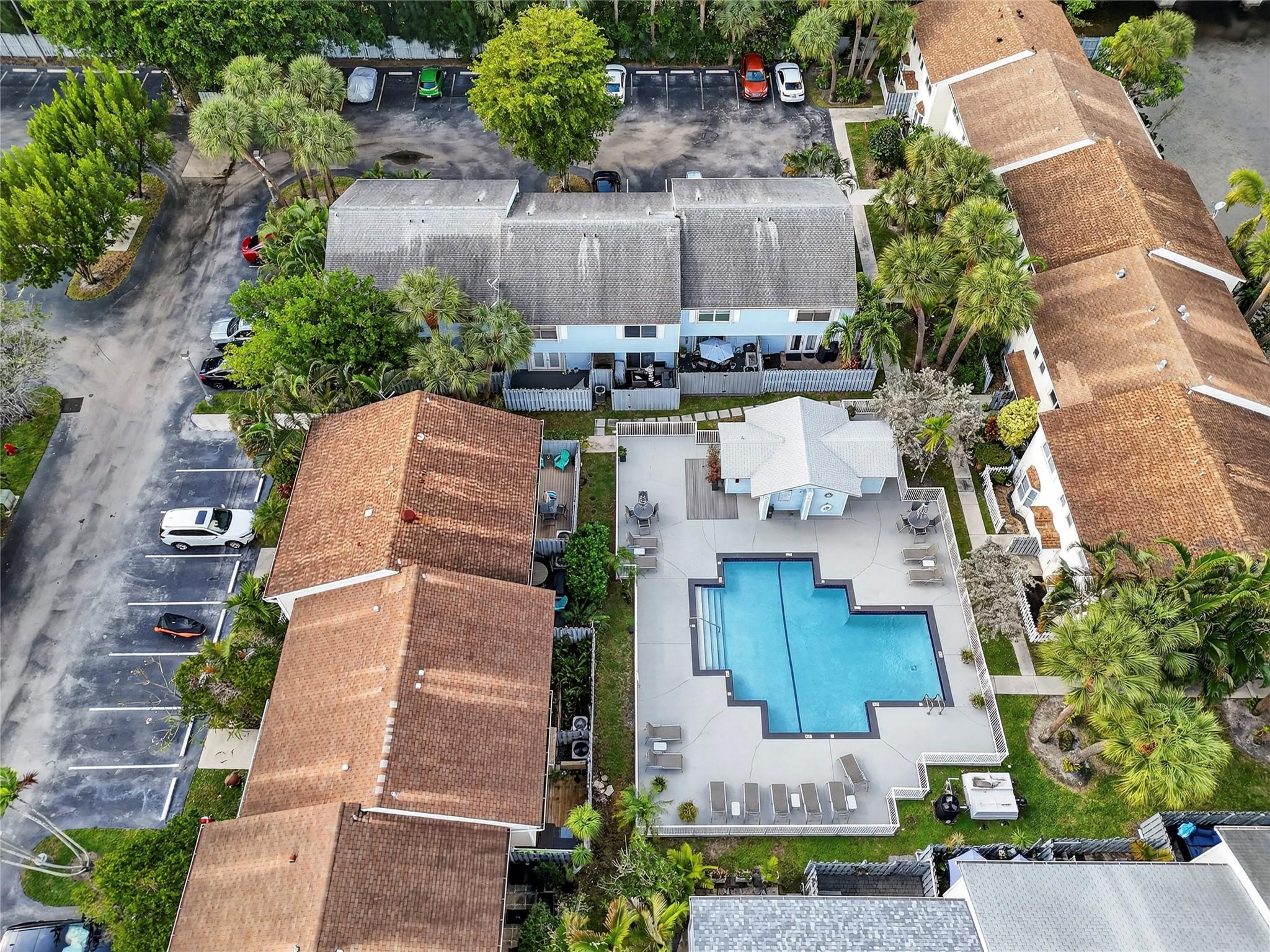 EDGEWATER TOWNHOMES - Residential