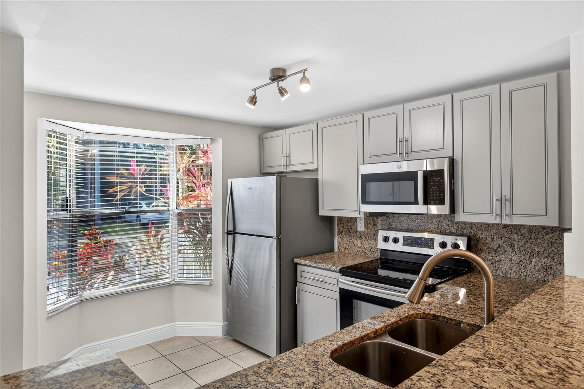 EDGEWATER TOWNHOMES - Residential