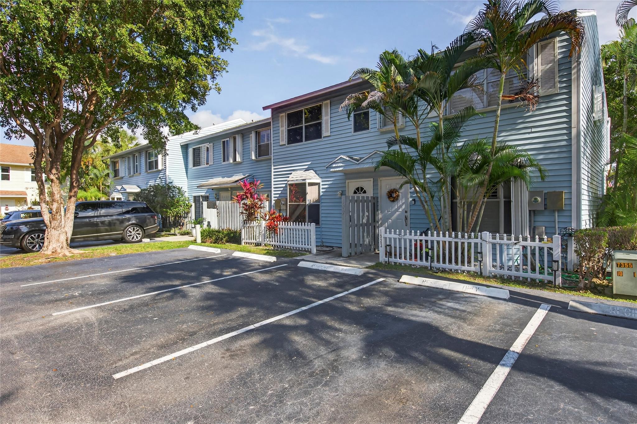 EDGEWATER TOWNHOMES - Residential