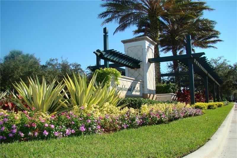 PARKLAND ISLES - Residential