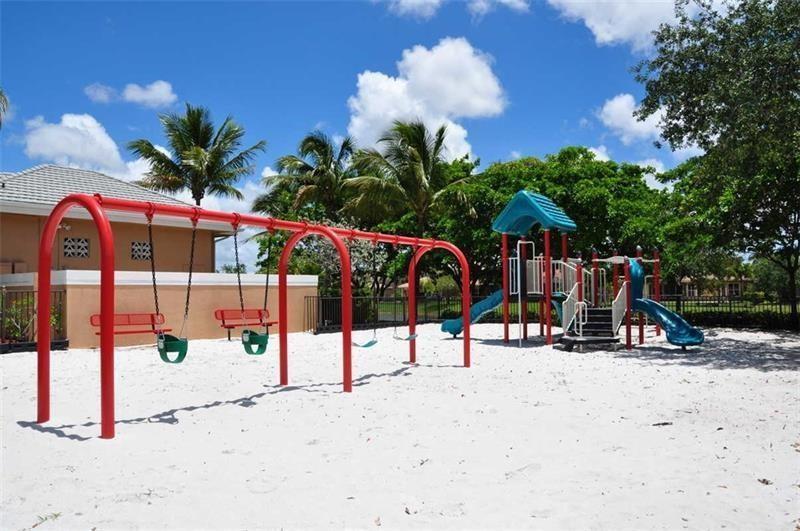 PARKLAND ISLES - Residential