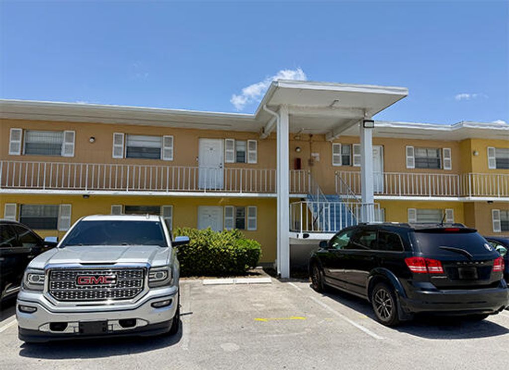 Photo of 1505 CRESCENT Circle #A12, Lake Park, FL 33403 (MLS # B26052804)