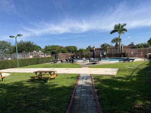 VALENCIA VILLAGE CONDO PHASE I - Residential