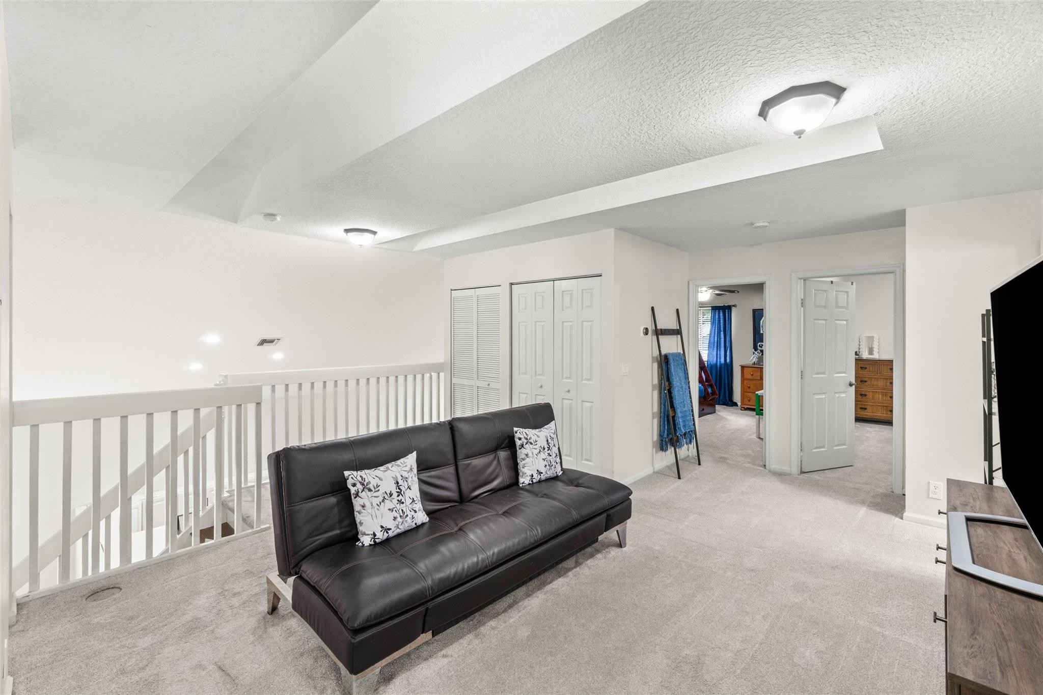 KENSINGTON - Residential