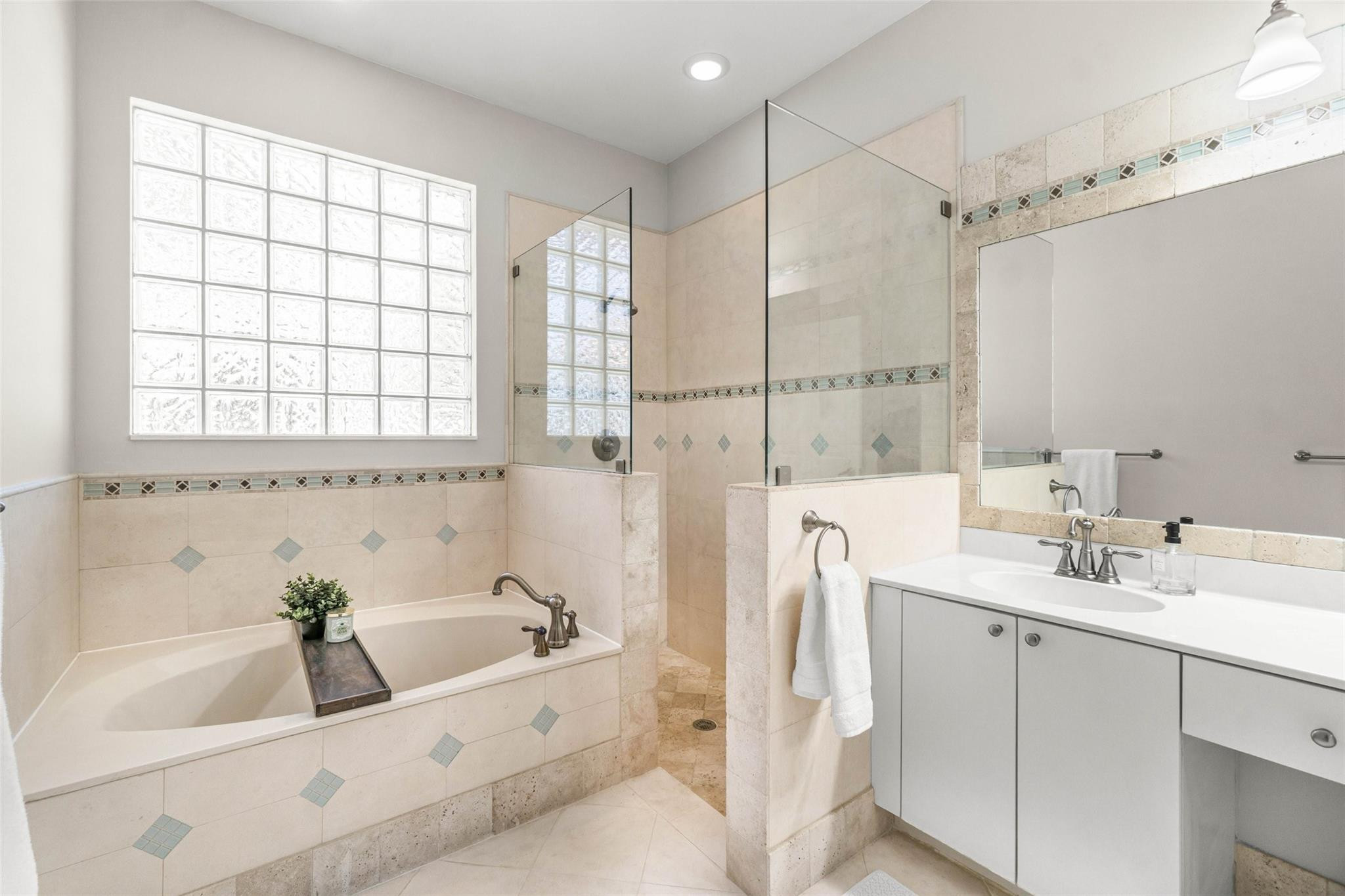 KENSINGTON - Residential