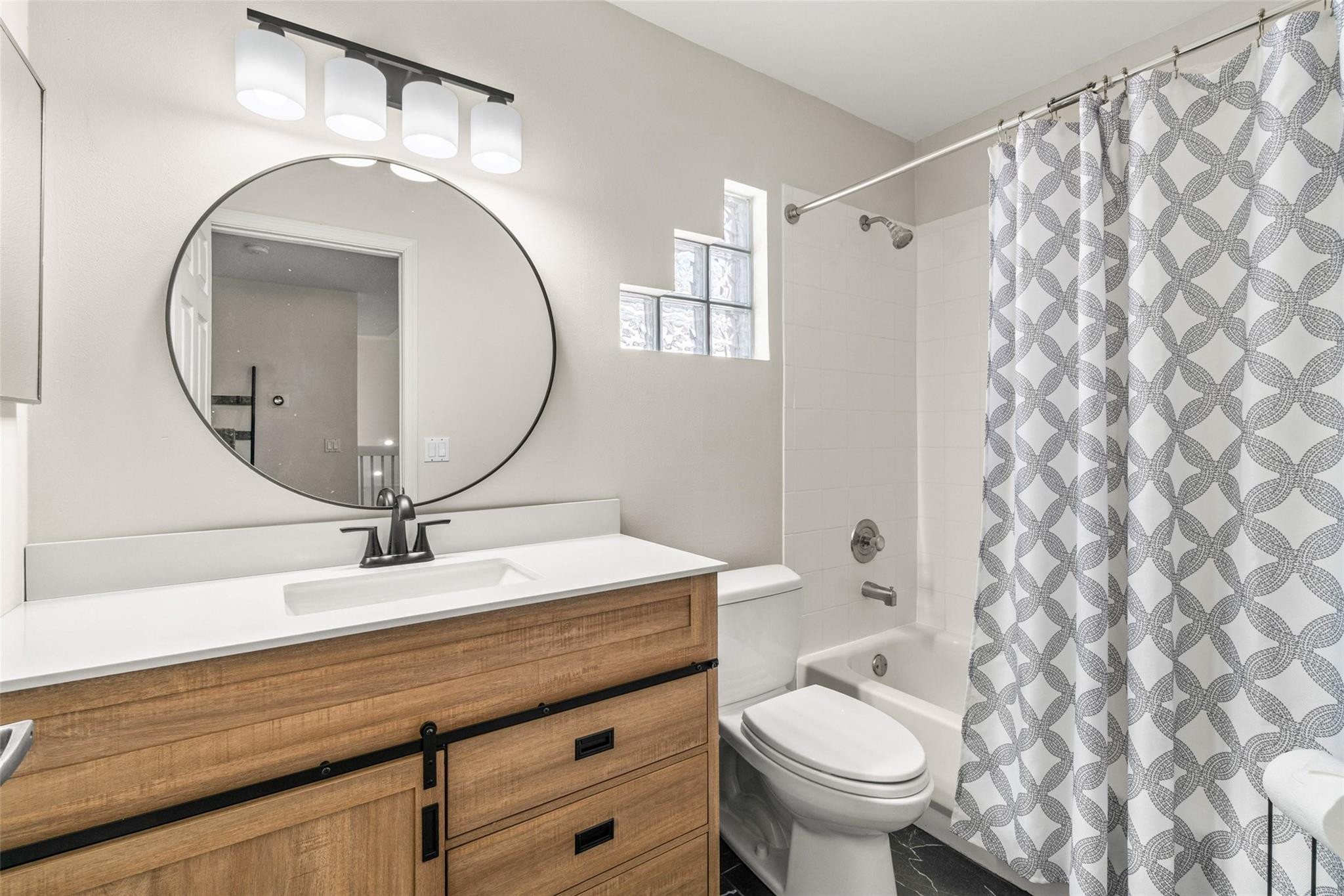 KENSINGTON - Residential