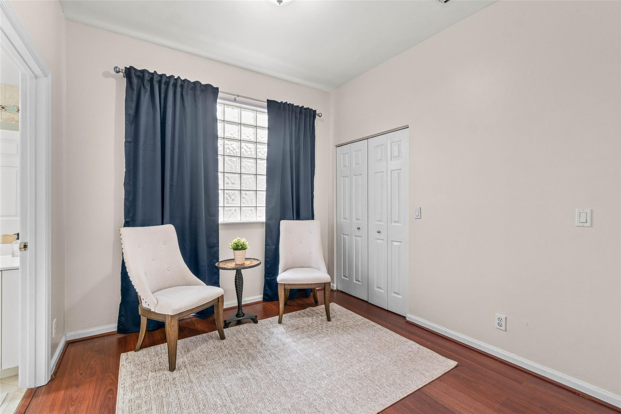 KENSINGTON - Residential