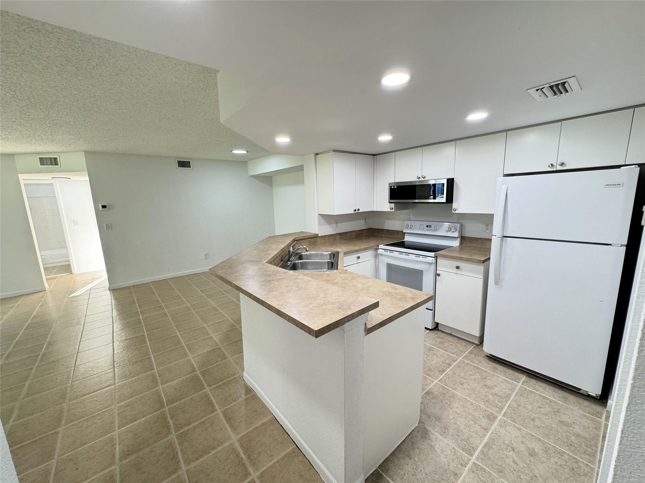 VISCONTI CONDO - Residential Lease