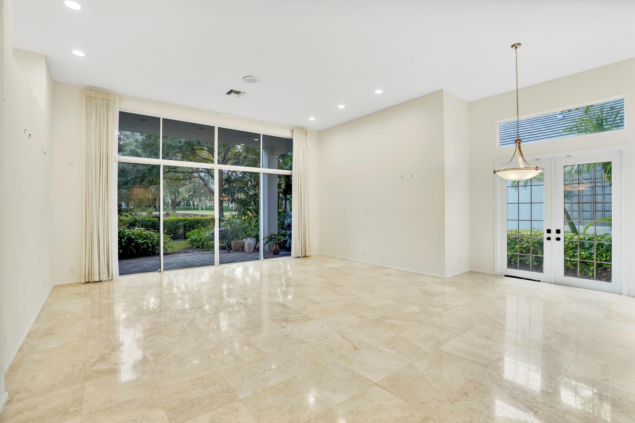 16076 Villa Vizcaya Place