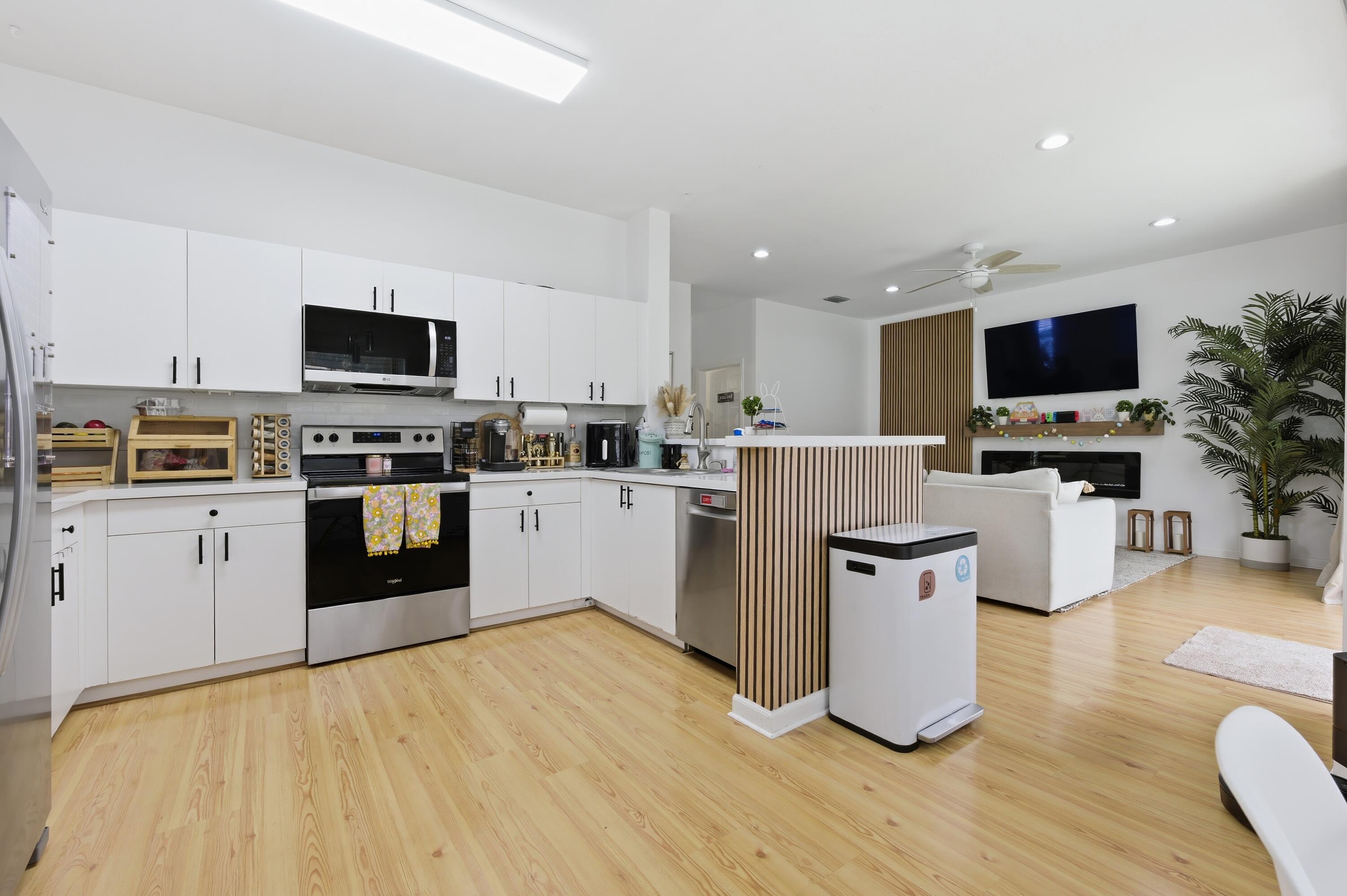 LAKE CHARLESTON TR X - Residential Lease