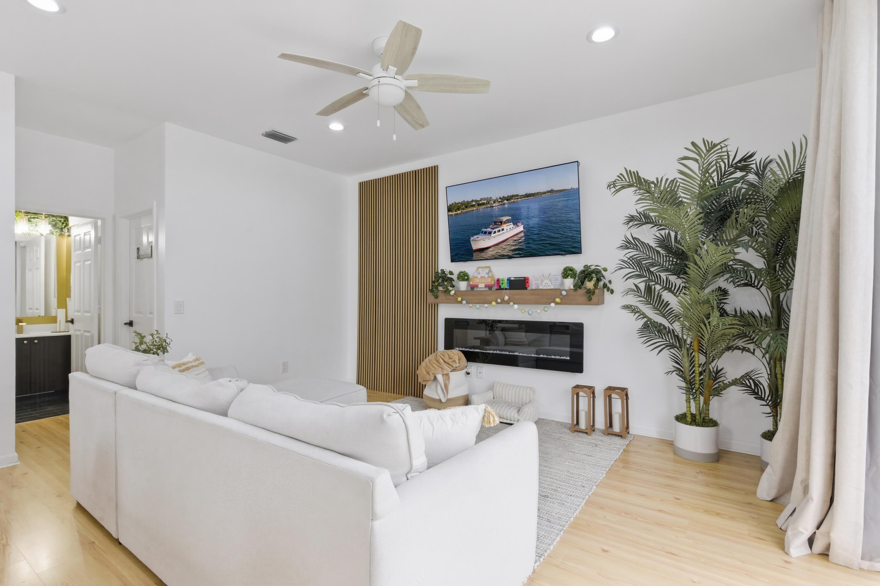 LAKE CHARLESTON TR X - Residential Lease