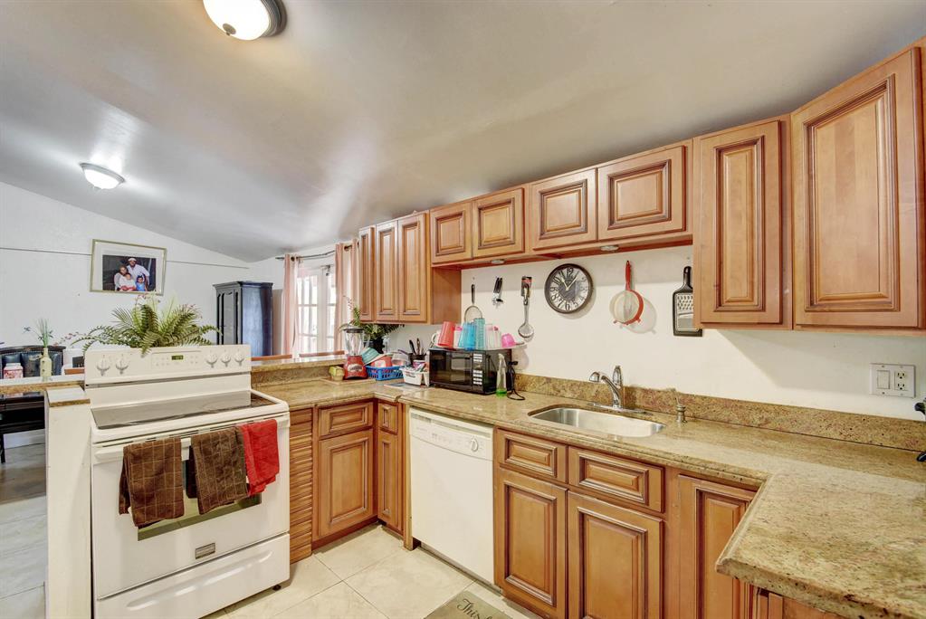 SEMINOLE MANOR 2 - Residential