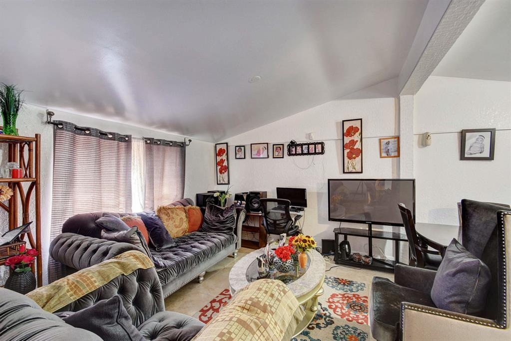 SEMINOLE MANOR 2 - Residential