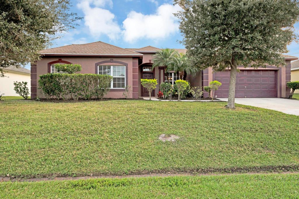 Photo of 6126 NW E Deville Circle, Port Saint Lucie, FL 34986 (MLS # R10768437)