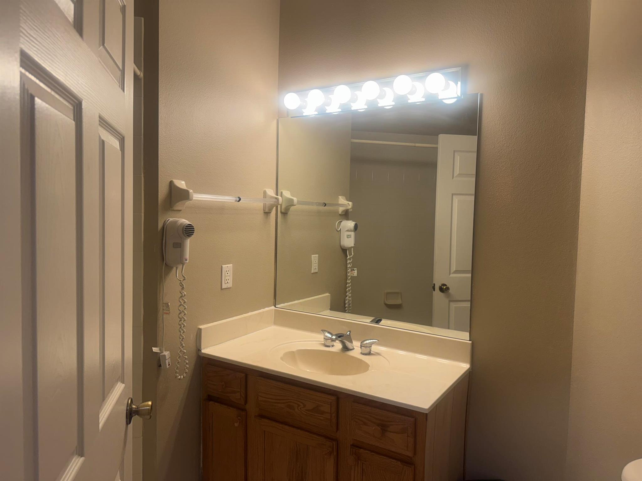 CASTLE PINES CONDOMINIUM - Residential Lease