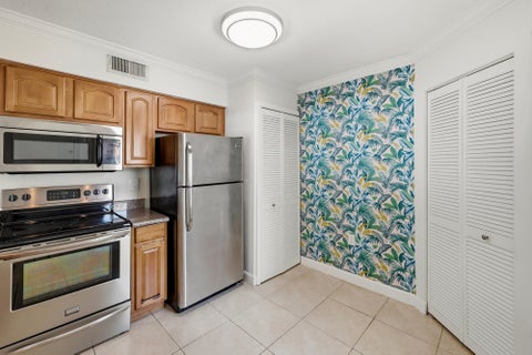 Tiny photo for 20101 Glenmoor Drive, West Palm Beach, FL 33409 (MLS # B26054190)