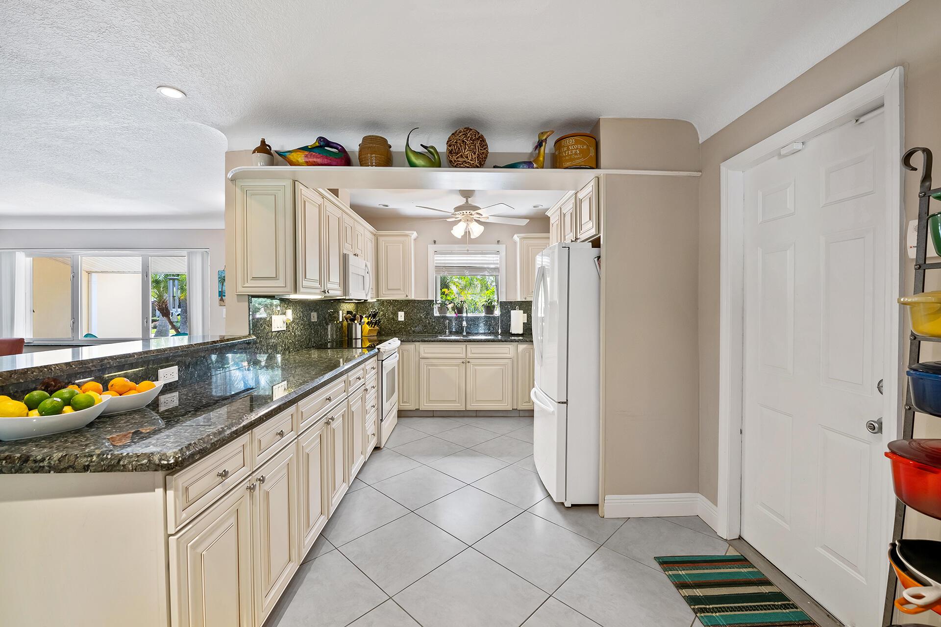 LIGHTHOUSE MANOR - Residential