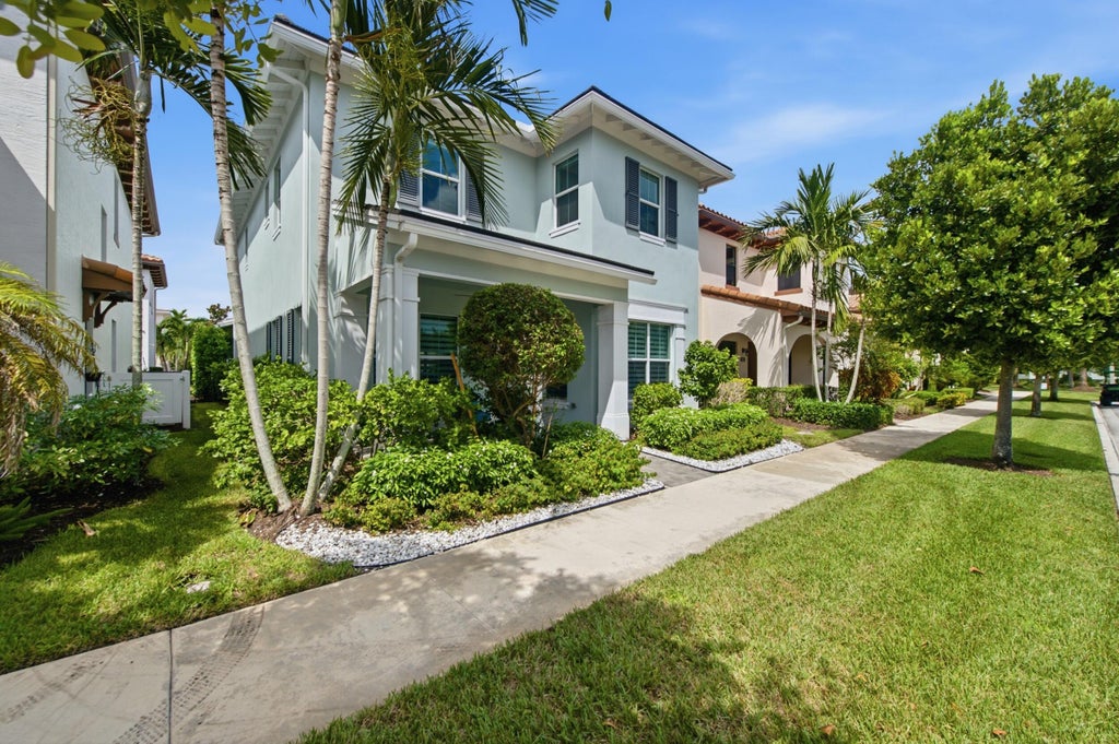 Photo of 8015 Hobbes Way, Palm Beach Gardens, FL 33418 (MLS # B26074788)
