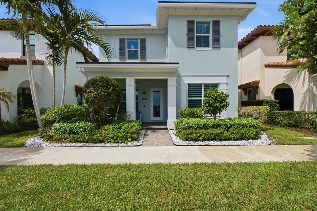 Photo of 8015 Hobbes Way, Palm Beach Gardens, FL 33418 (MLS # B26074788)