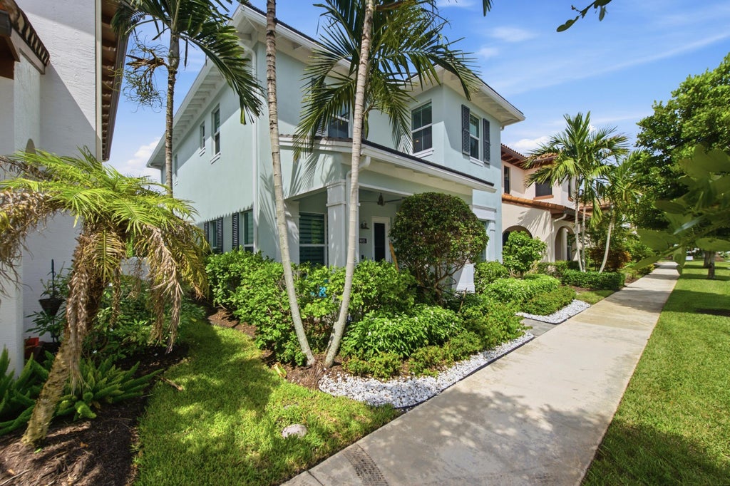 Photo of 8015 Hobbes Way, Palm Beach Gardens, FL 33418 (MLS # B26074788)