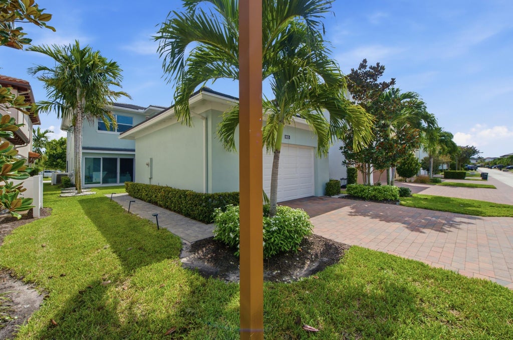 Photo of 8015 Hobbes Way, Palm Beach Gardens, FL 33418 (MLS # B26074788)