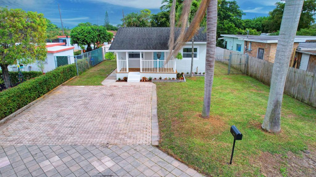 Photo of 1316 Rainbow Avenue, West Palm Beach, FL 33406 (MLS # R10949102)