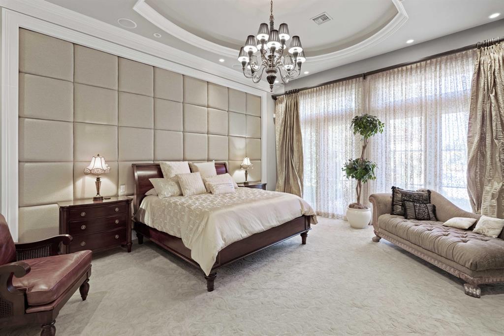 ADMIRALS COVE - Residential