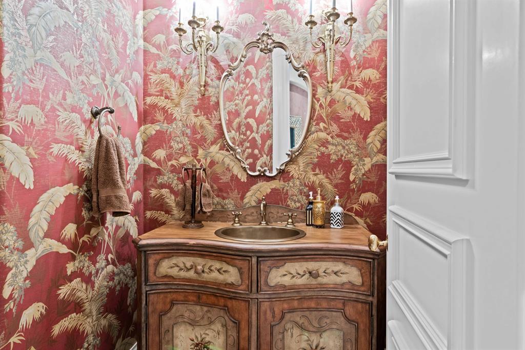 ADMIRALS COVE - Residential