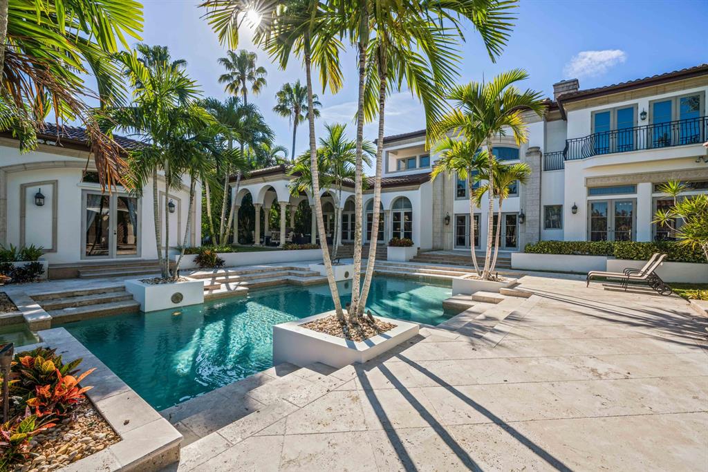 ADMIRALS COVE - Residential