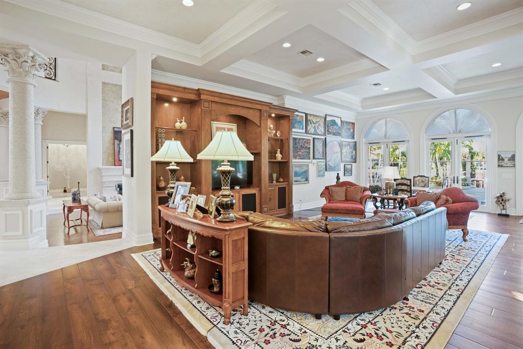 ADMIRALS COVE - Residential