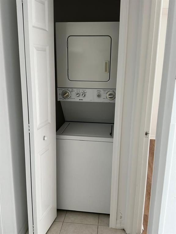 EMERALD PLAZA ON CORAL - Residential Lease