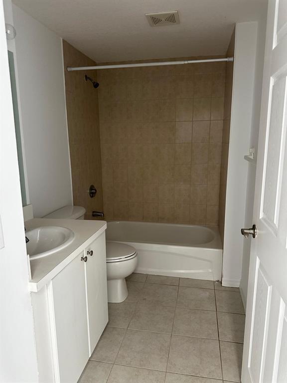 EMERALD PLAZA ON CORAL - Residential Lease