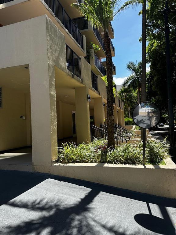 EMERALD PLAZA ON CORAL - Residential Lease