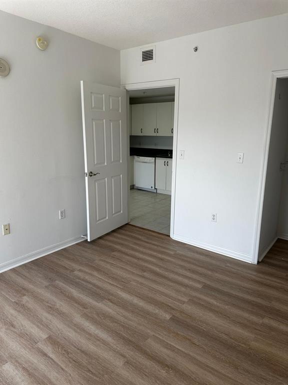 EMERALD PLAZA ON CORAL - Residential Lease