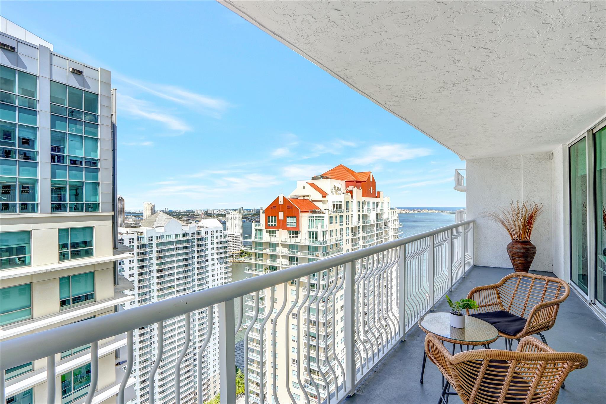 1200 Brickell Bay Dr 3906