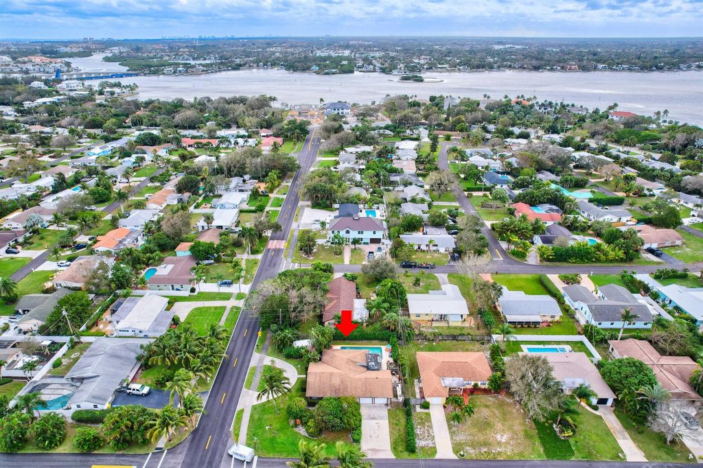 Photo of 1604 Seabrook Road, Jupiter, FL 33469 (MLS # R10953481)