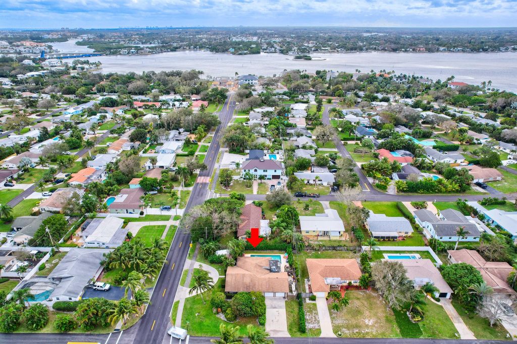 Photo of 1604 Seabrook Road, Jupiter, FL 33469 (MLS # R10953481)