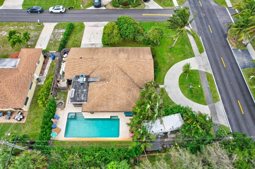 Photo of 1604 Seabrook Road, Jupiter, FL 33469 (MLS # R10953481)