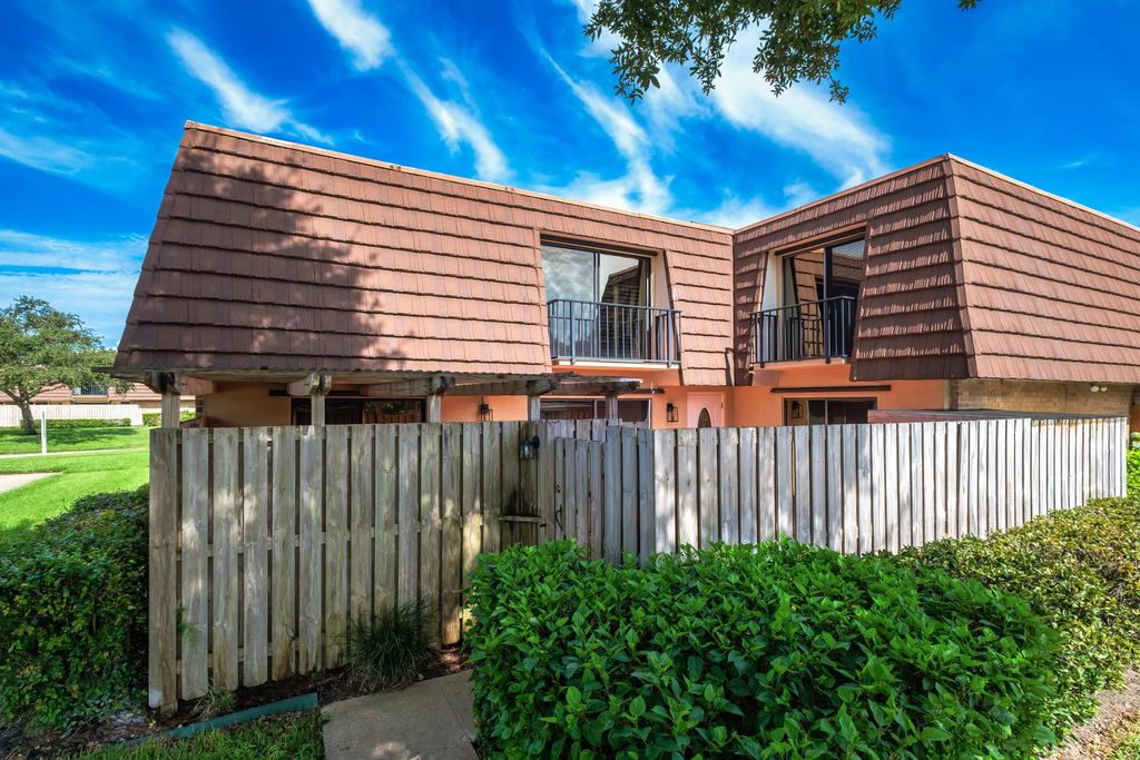 Photo of 1802 18th Lane, Palm Beach Gardens, FL 33418 (MLS # R10913977)