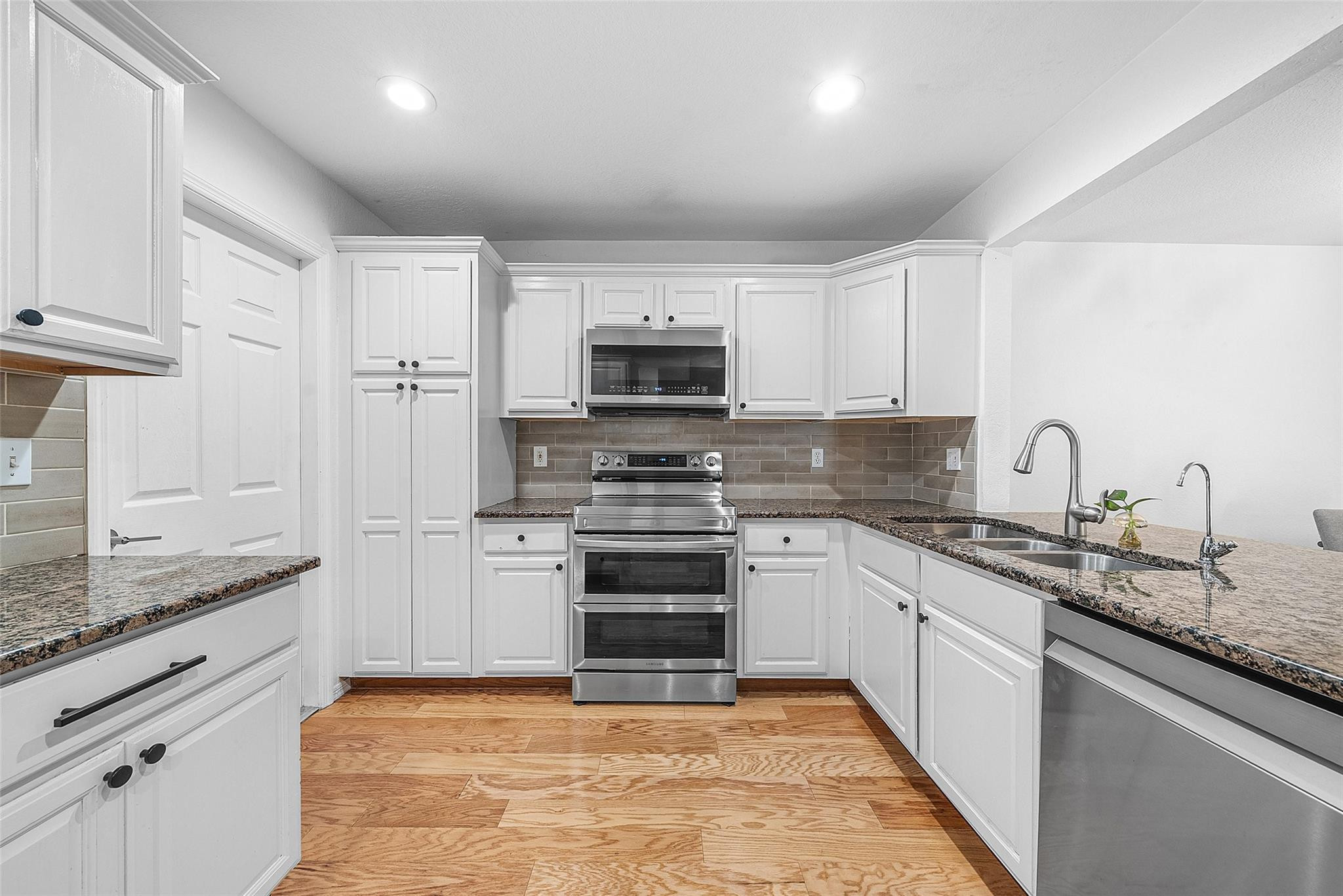 HARBOUR CLUB - Residential Lease