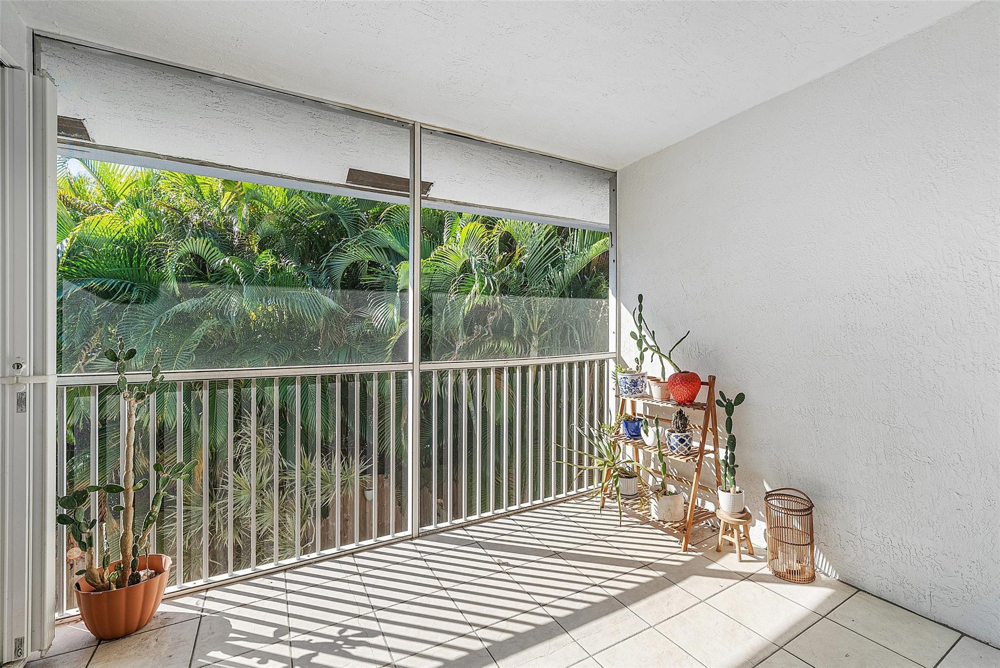 HARBOUR CLUB - Residential Lease