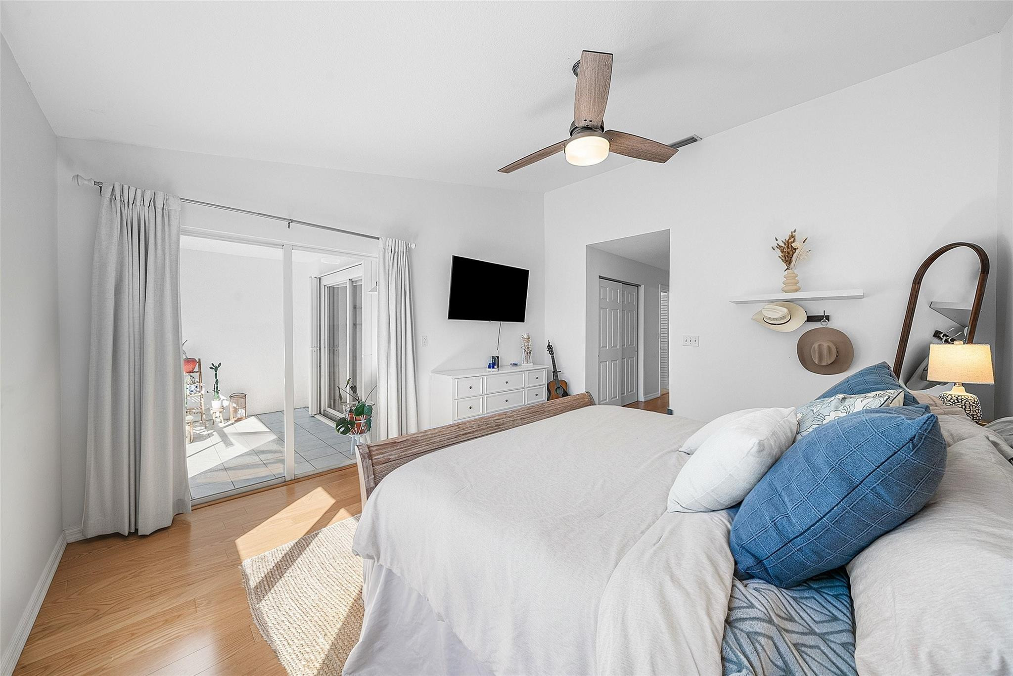 HARBOUR CLUB - Residential Lease