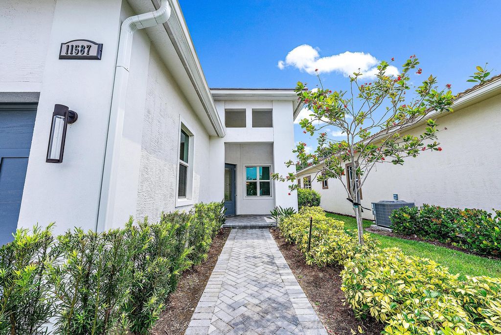 Photo of 11587 SW Visconti Way, Port Saint Lucie, FL 34986 (MLS # R10988544)