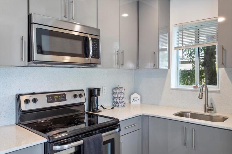 PARADISE MANOR - Residential Lease